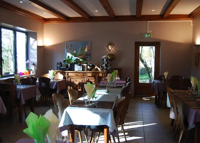 Hotel Restaurant Les Platanes